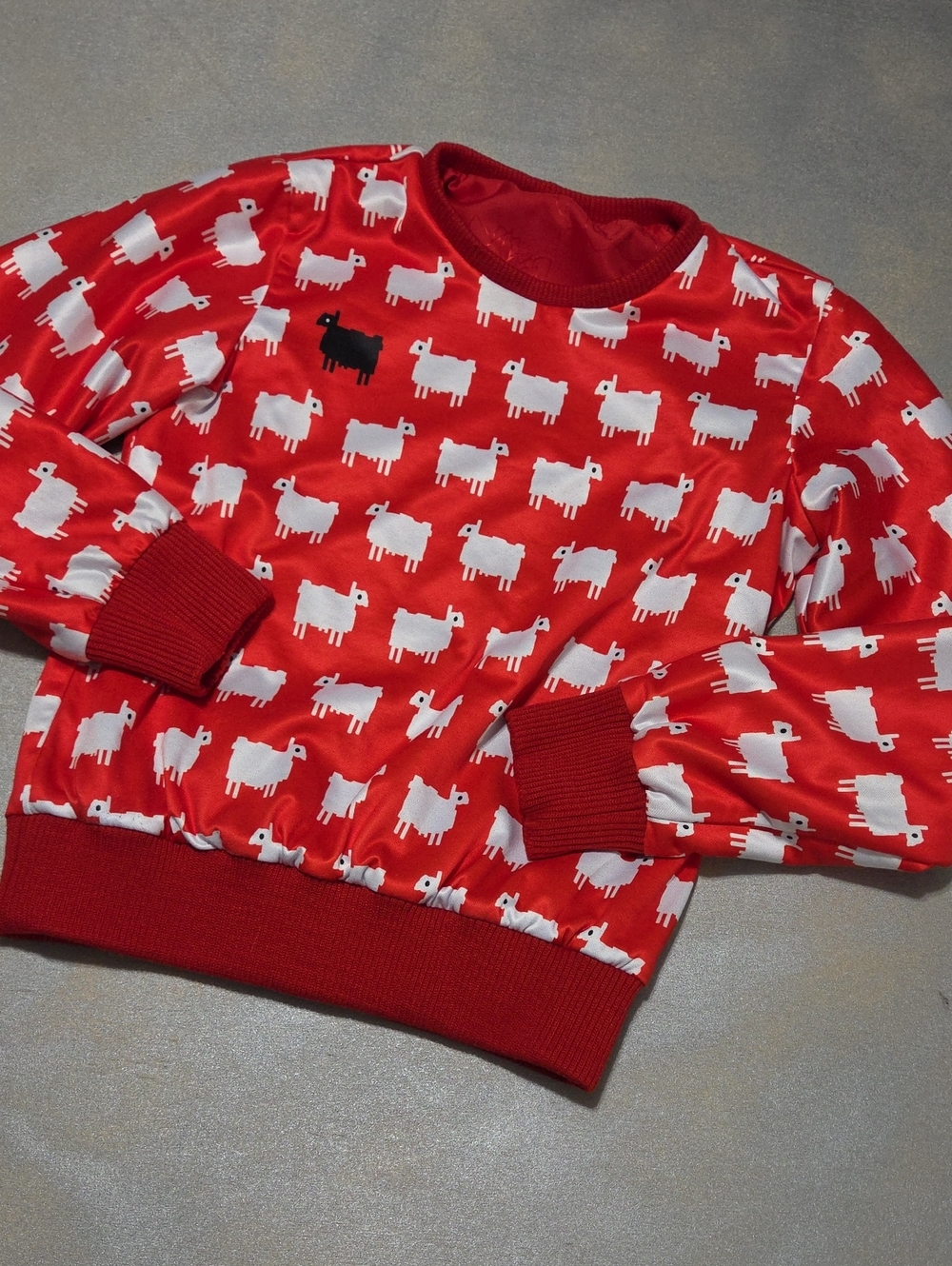 Women’s Red Sheep-Print Crewneck Sweatshirt NWOTS